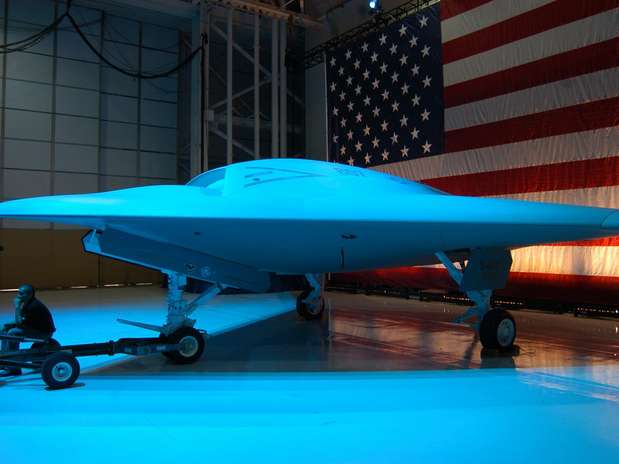 ¿Comienza la era de los guerreros robots? X-47b-avion