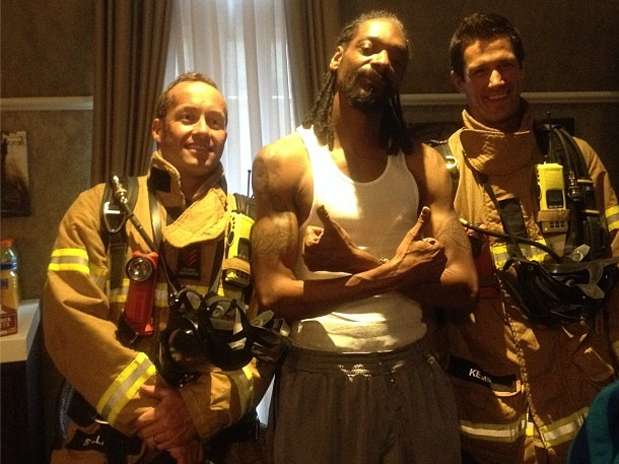 Bombeiros atendem quarto de hotel de Snoop Dogg após excesso de fumaça Snoop-doggbombeiros2301