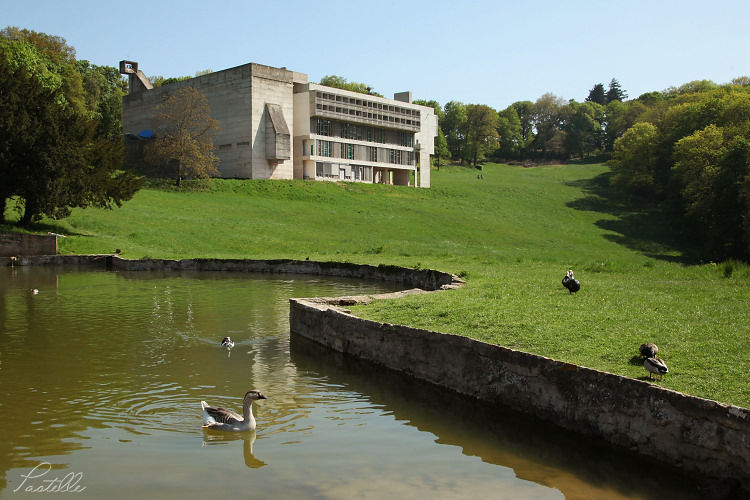 Couvent de la Tourette par Le Corbusier 63836629