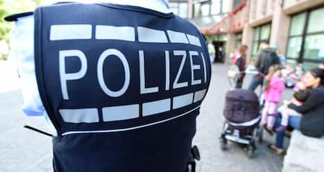 Bizarre Forderung von Plapper-Künast: Polizisten sollen im Einsatz bei Muslimen die Schuhe ausziehen Urn-newsml-dpa-com-20090101-150828-99-06578-large-4-3