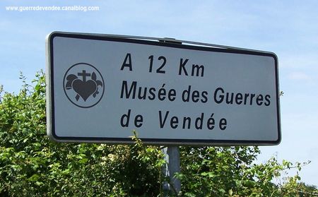 Guerre de Vendée et fleur de lys sur l’A87  81448025_p