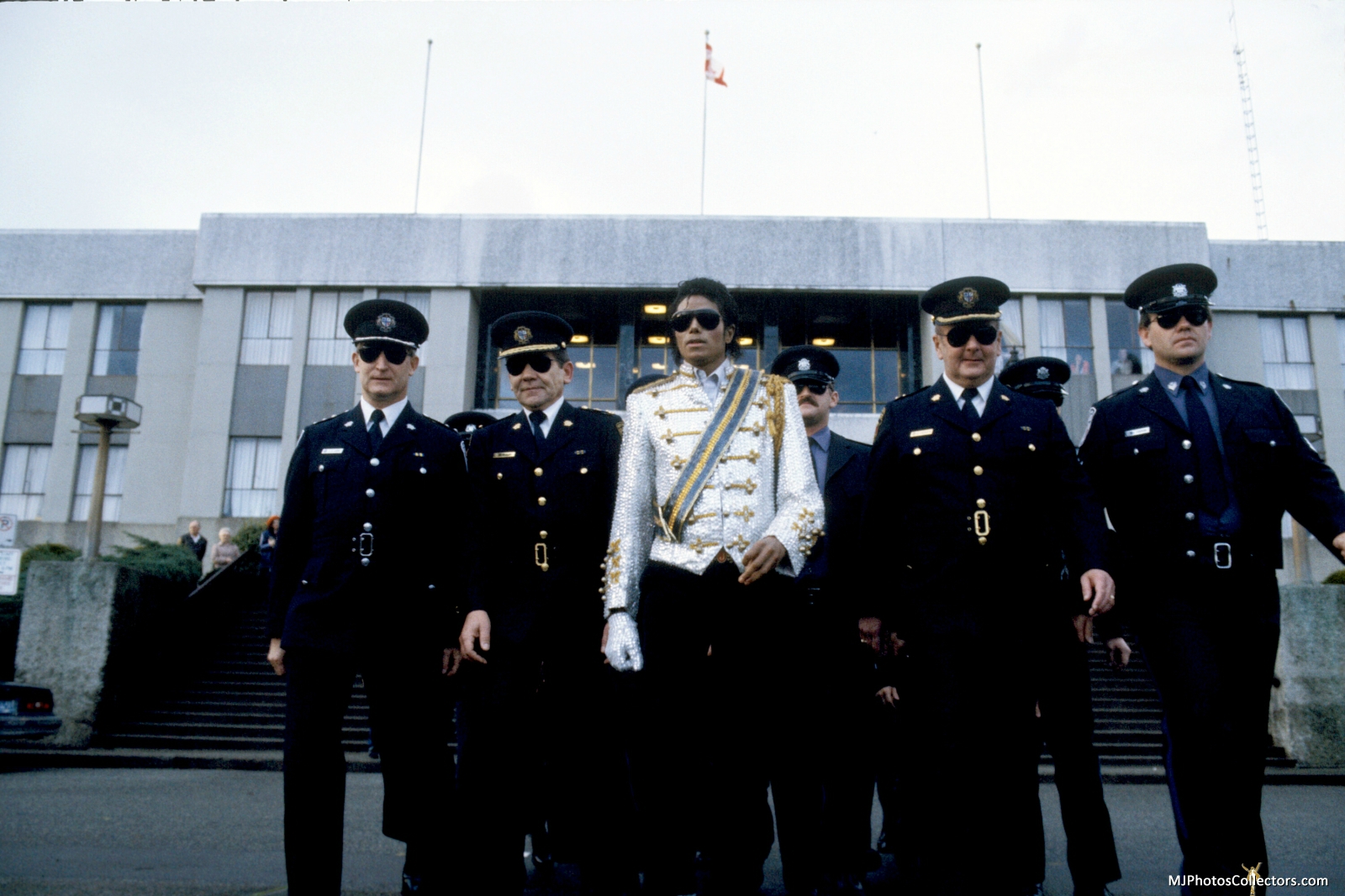 Michael Jackson est nommé membre honoraire de la police de New Westminster 91574077_o