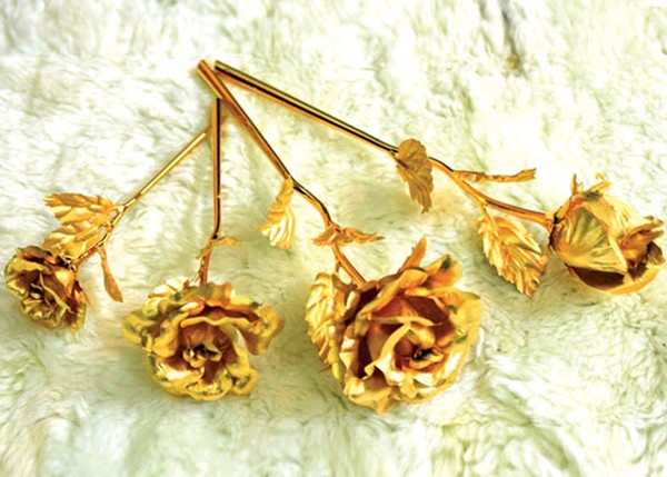 Hoa hồng dát vàng 24K Valentine Hoa_h_ng_d_t_v_ng_valentine
