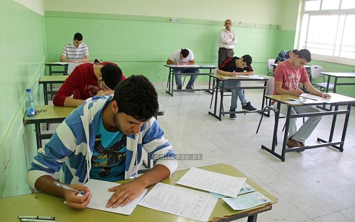 طلاب التوجيهي يتقدمون لامتحان اللغة الانجليزية الورقة الأولى      أحداث الساعة 45c9ef0de540ba6a41b6c9765bc7d8a3