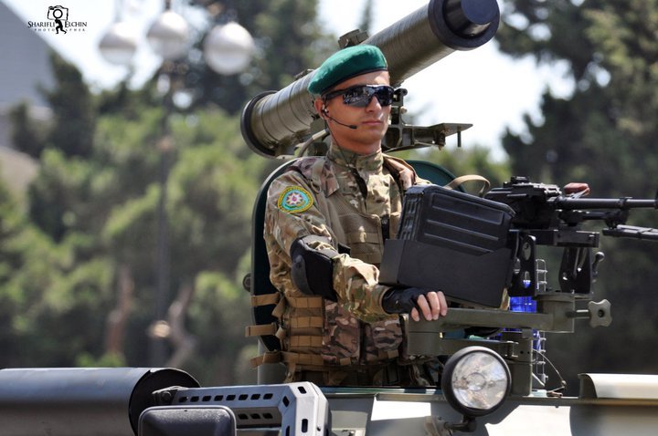 Armée Azérie [Azerbaïdjan] Azrbaycan-ordusu-hrbi-parad-sgr-azerbaijan-army-the-military-parade-soldier_2