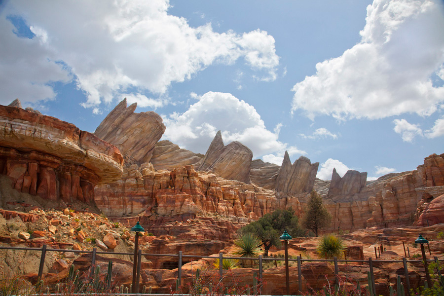 [Disney California Adventure] Cars Land (15 juin 2012) - Page 18 Onr596424LARGE