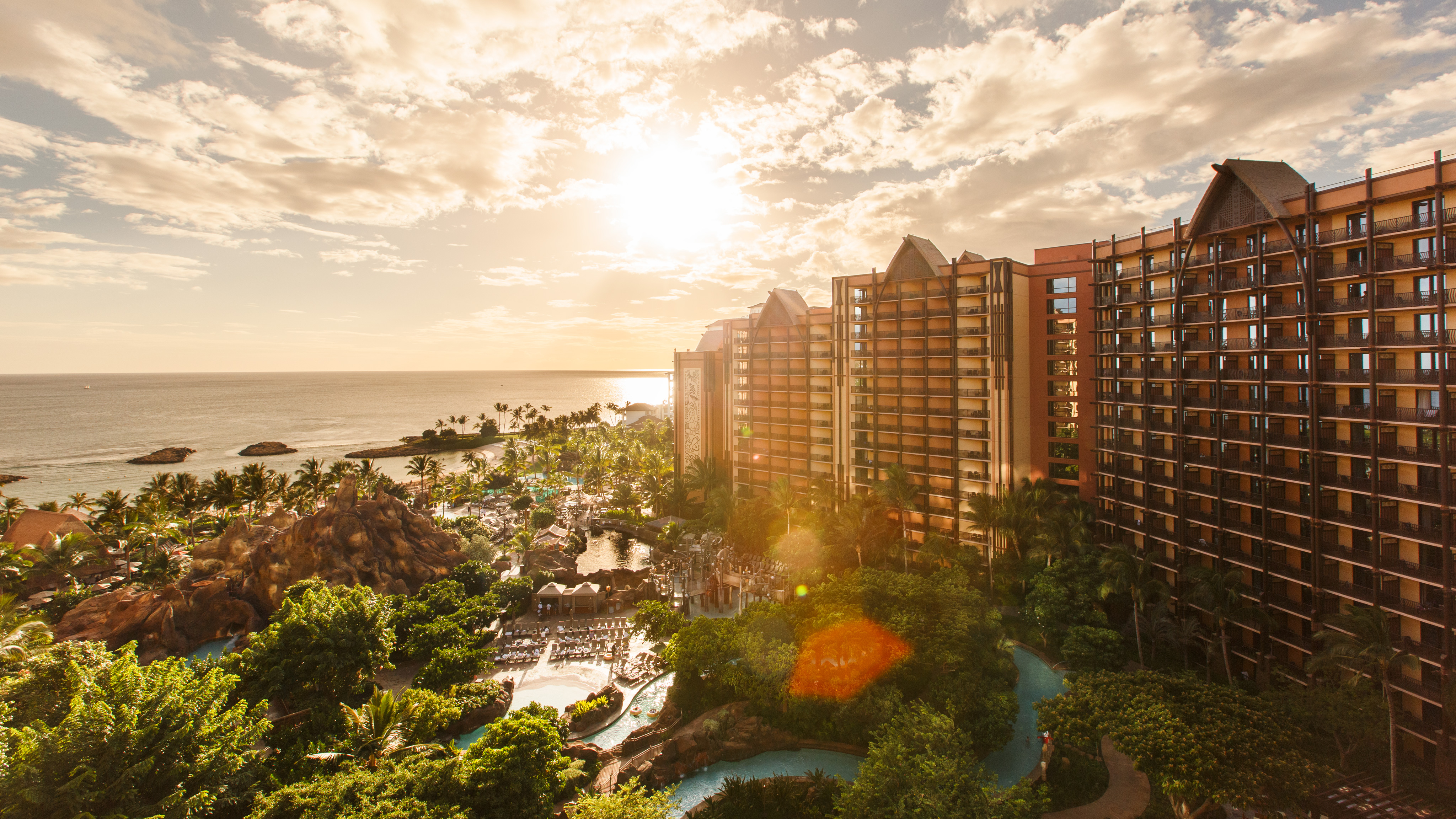 Aulani - Disney Hawaii Resort  Aulani-homepage-award-2014-sunset-resort