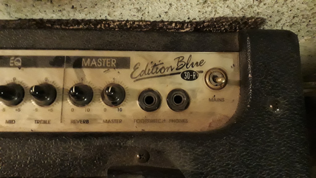 I found a 30R in the trash... Hughes%20and%20Kettner%20Edition%20Blue%2030R%2002_1024