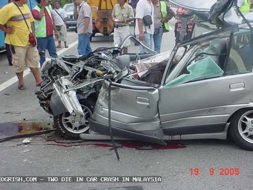 genaaid Thumb-ogrishdotcom2death1injuredcar_crash_malaysia6