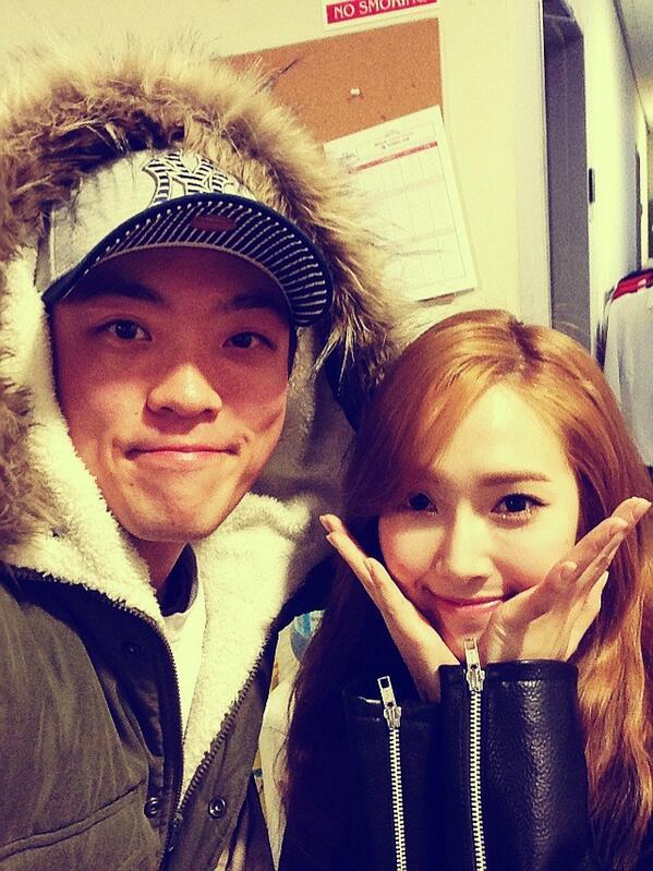 (SELCA) Jessica junto a su co-estrella @ Legally blonde BErfjmzCQAAnapj