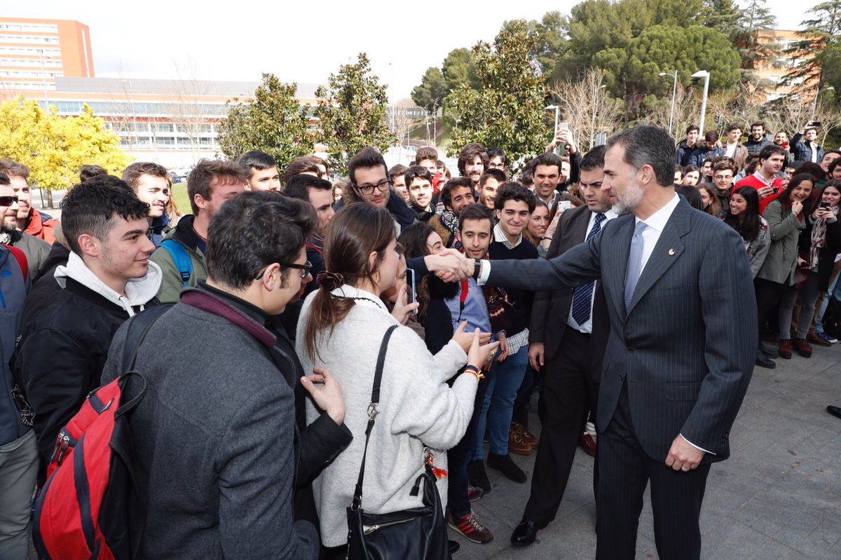 AGENDA DE SM. REYES FELIPE y LETIZIA  - Página 3 C6y43-CWcAEcVuu