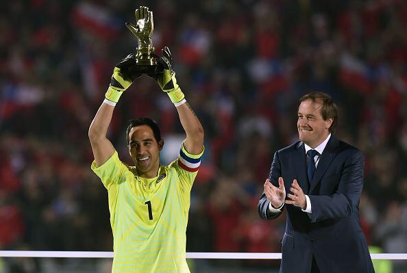 Claudio Bravo: The King of Clean sheets CJHBgt9UEAAP5ie