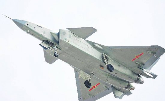 [Internacional] China inicia produção do J-20, o "caça invisível" CX3jNuyWYAAl36b