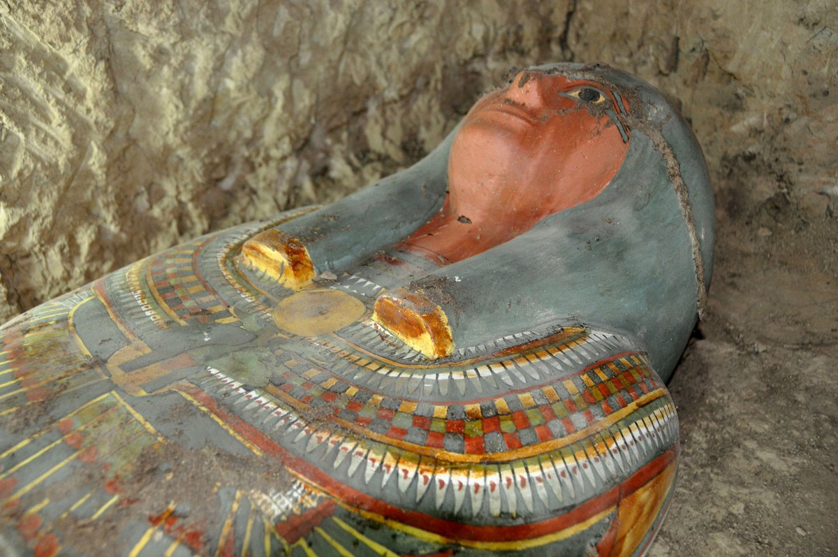 Une momie de 3 000 ans a été retrouvée intacte près de Louxor ! By ledauphine.com CxOKN9wXAAAHOfb