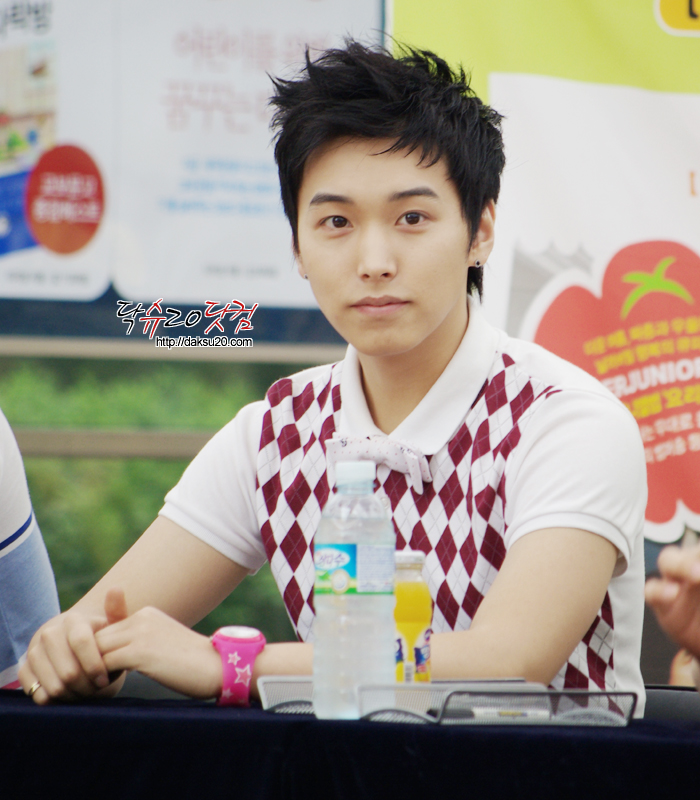 [PIX] 080606 SJ-H ALBUM SIGNING EVENT E0069205_484950efe9411