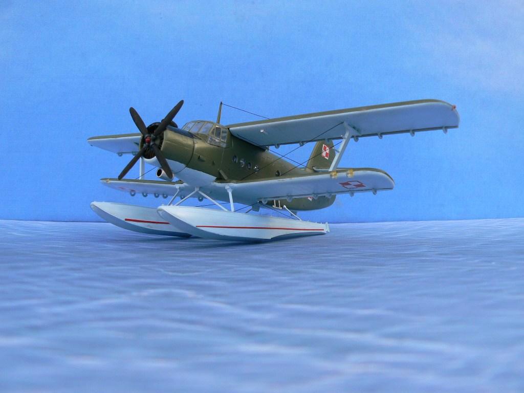 Antonov An-2 Colt  [Trumpeter] 1/72 - Page 2 Antonov_An-2_04