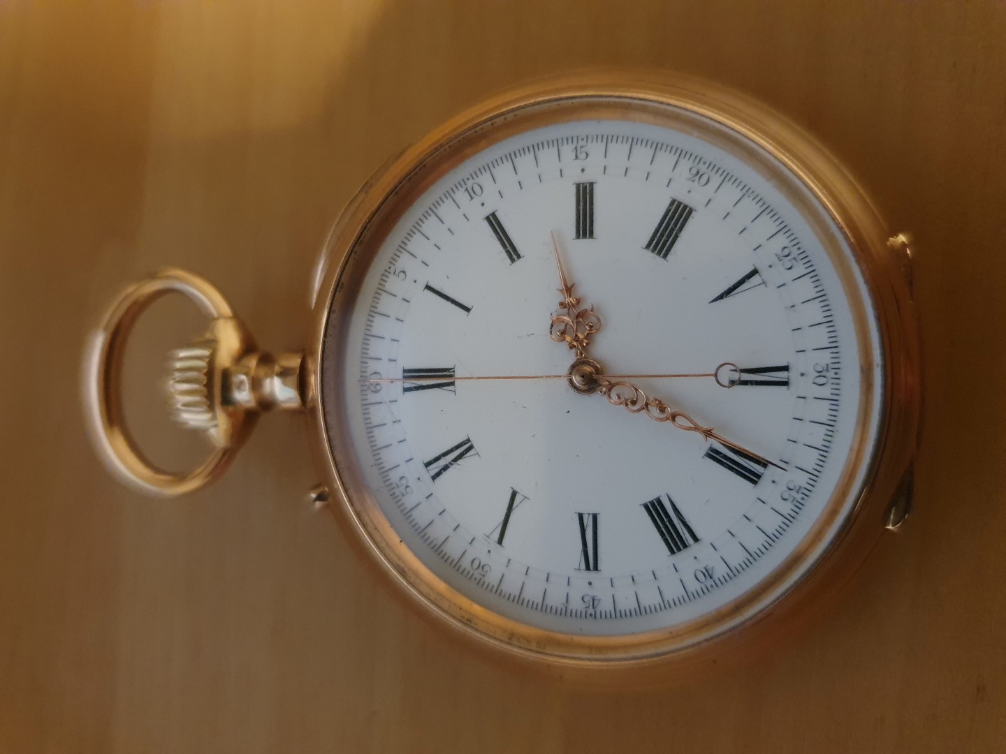 Très beau chronographe avec mouvement particulier Chronom1