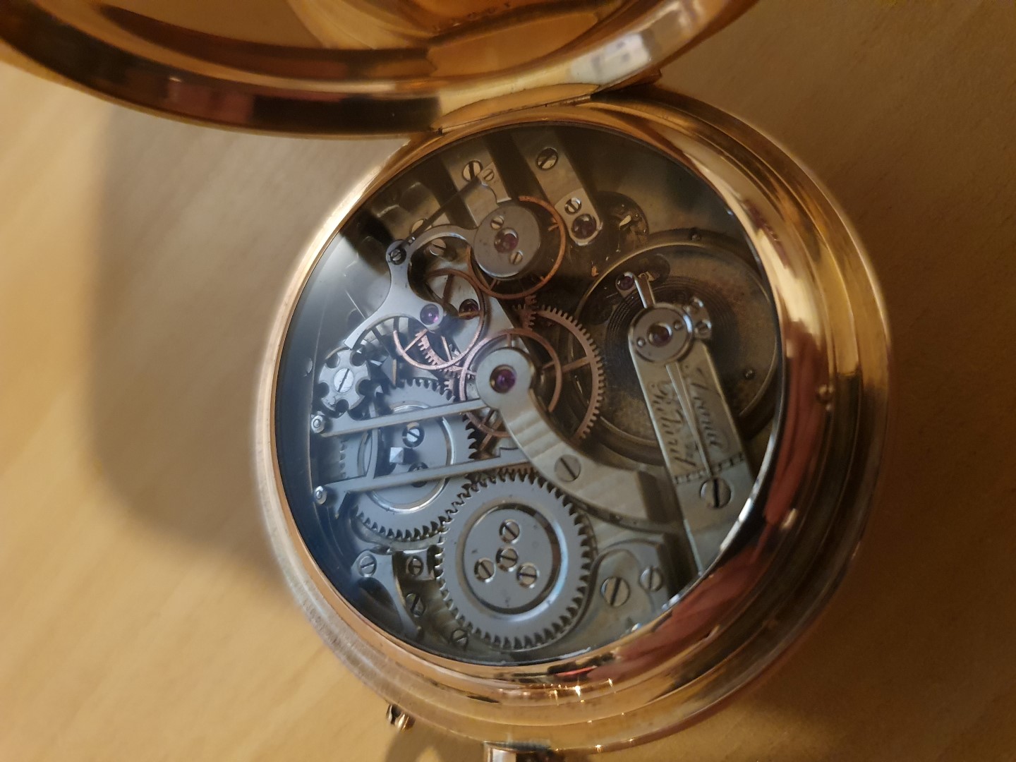 Très beau chronographe avec mouvement particulier Chronom3