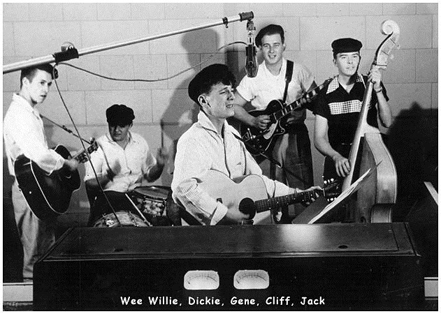 50's rockabilly recording session photos EarlyBlueCapsinStudio-725404