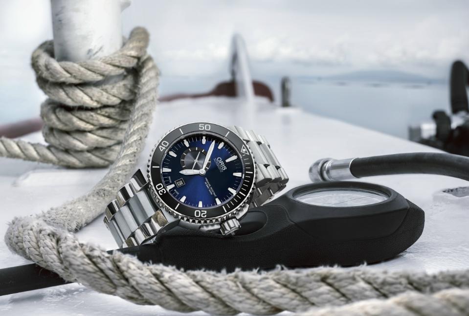 Two New Oris Aquis models  Aquisblue1