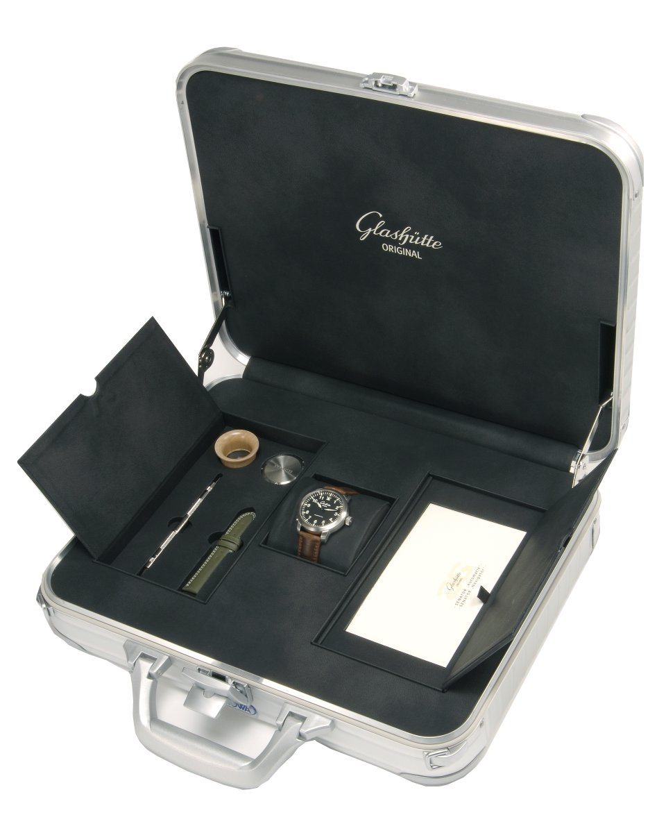  - Glashutte Original Senator Navigator pour Rimowa Glass3