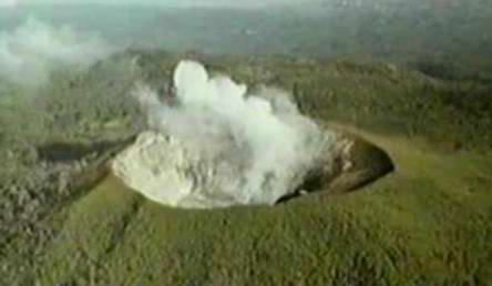 SEJARAH PERMESTA Volcano_Mahawu_udara-South