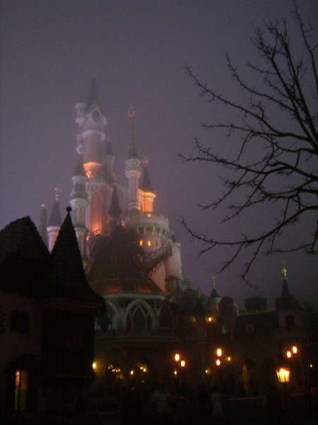 nuit - Vos photos nocturnes de Disneyland Paris 251206chateau2