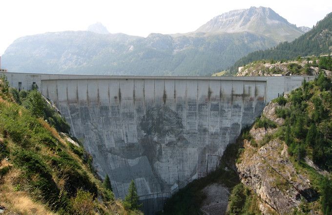 LIEUX INSOLITES,ORIGINAUX,MÉCONNUS en France Barrage-de-tignes