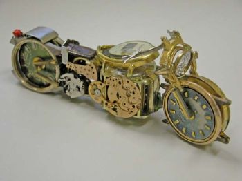 Objets insolites se servant de l'horlogerie de manière détournée Pfau