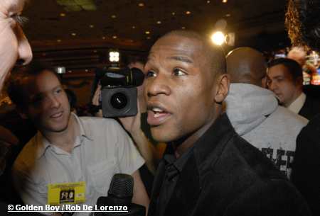 Entrevu+ demande de match Mayweather.arrival.at.mgm.071204.450