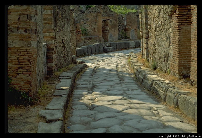 المدينة المسخوطه مدينة بومباى اوبومبي  Pompeii-deserted-103.3