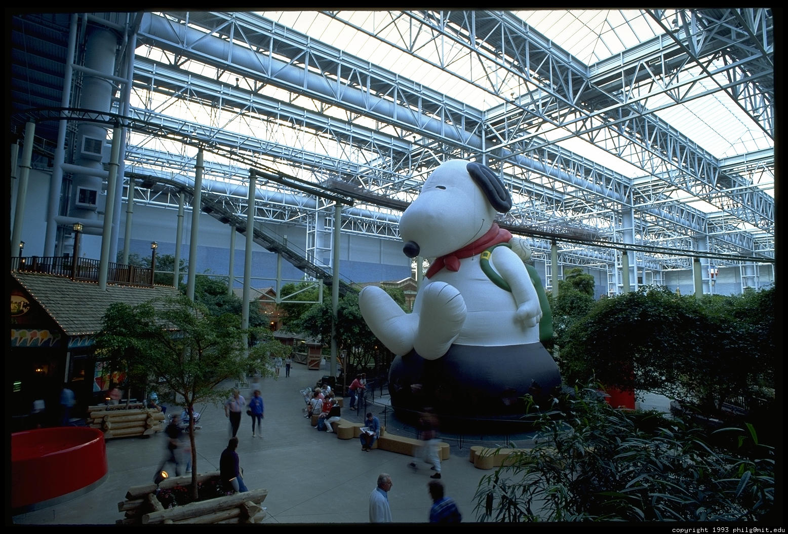 Les plus grands centre commerciaux (Mall ; Market ; Magasin) Mall-of-america-snoopy-7.4