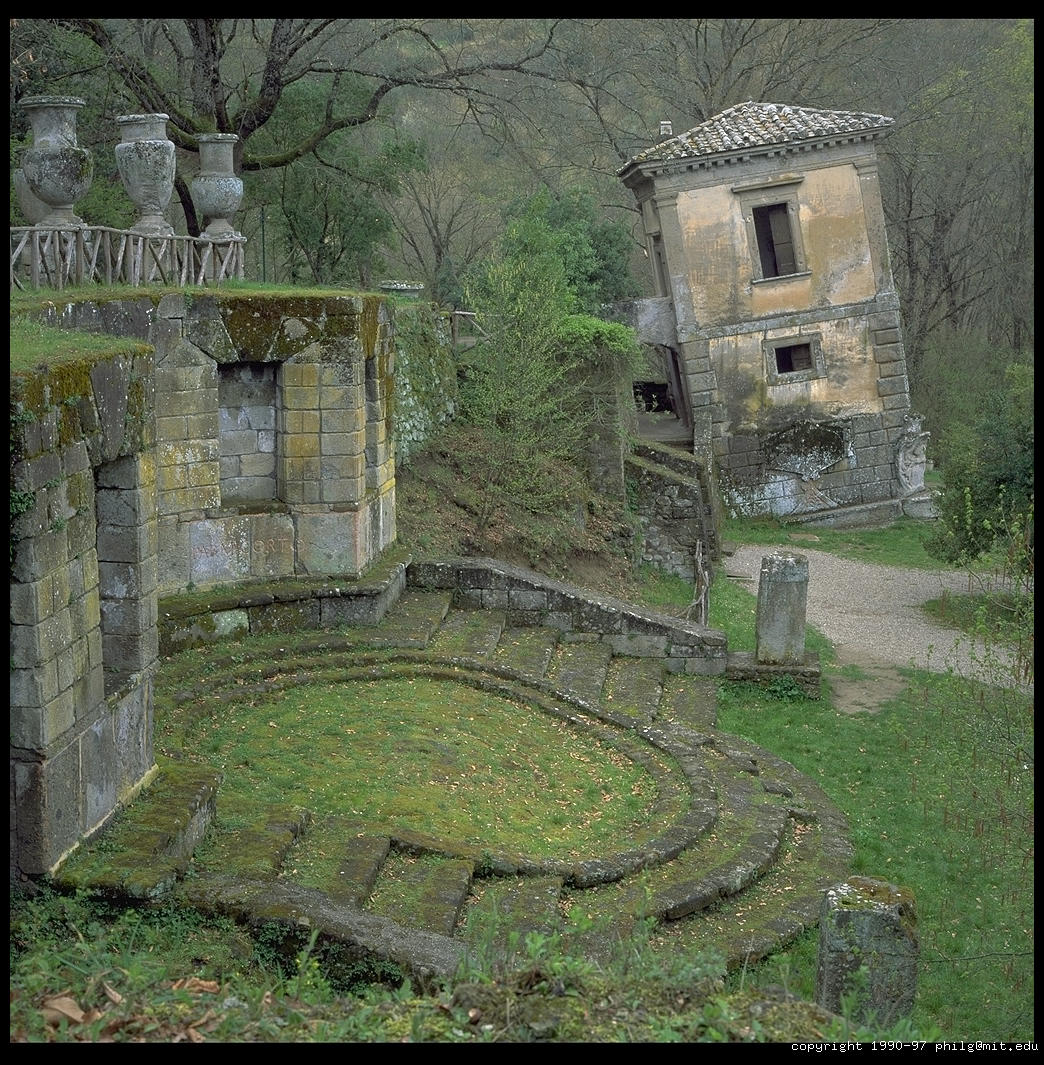 Bomarzo. Leaning-parco-7.4