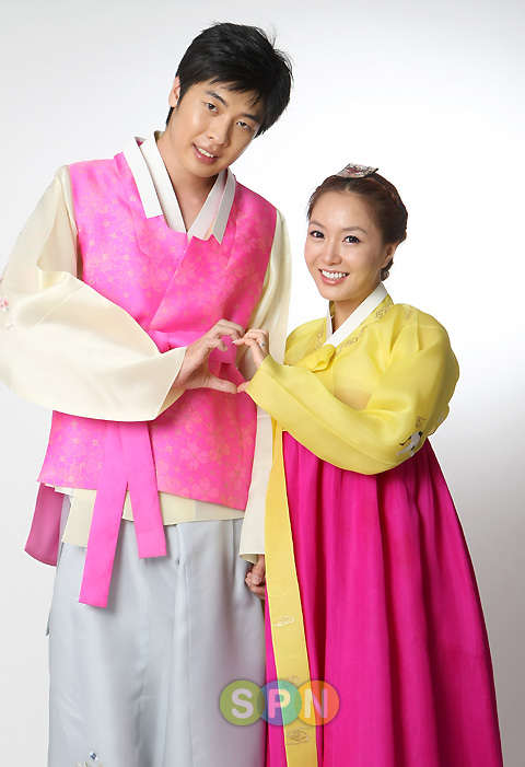 [02.10] Les stars portant le Hanbok pour célébrer Chuseok 20091001082104732