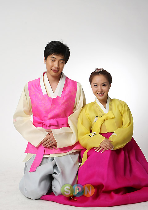 [02.10] Les stars portant le Hanbok pour célébrer Chuseok 20091001082204173