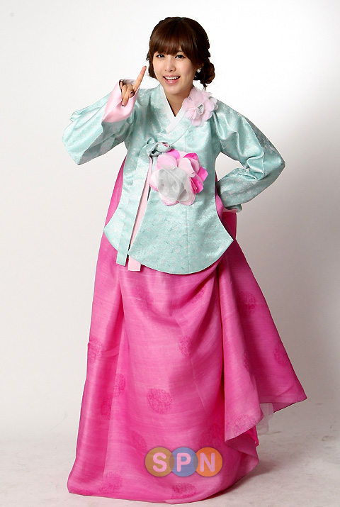 [02.10] Les stars portant le Hanbok pour célébrer Chuseok 20091001160512894