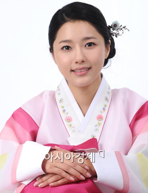 [02.10] Les stars portant le Hanbok pour célébrer Chuseok 20091002090139879