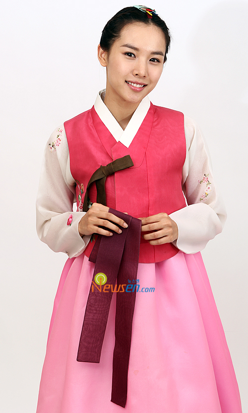 [02.10] Les stars portant le Hanbok pour célébrer Chuseok 20091002101509019