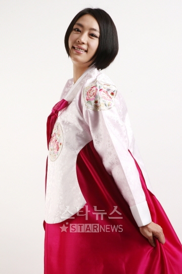 [02.10] Les stars portant le Hanbok pour célébrer Chuseok 20091002090127208