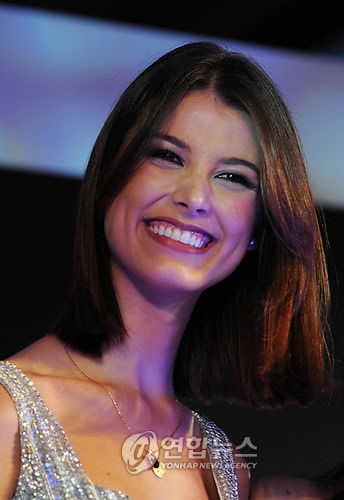 The Official Thread of  MISS UNIVERSE 2009: Stefanía Fernández (Venezuela) - Page 12 20100711034306298