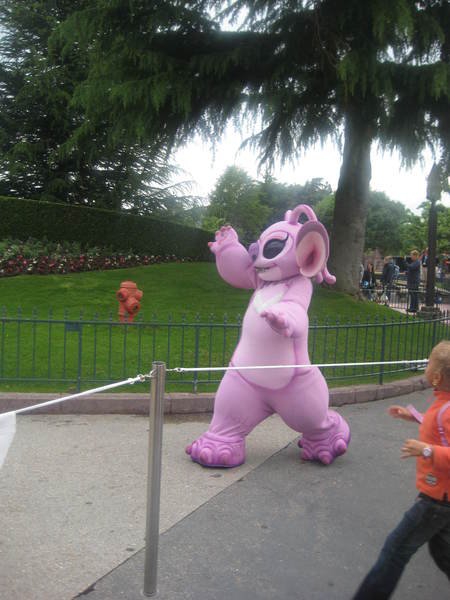 Photos avec les Personnages Disney - Page 18 7379484