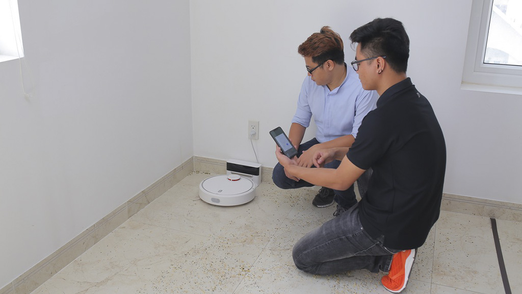 Xiaomi ra mắt máy hút bụi tự động Mi Robot Vacuum tại Việt Nam, giá 7.292.000 đồng H9HVD