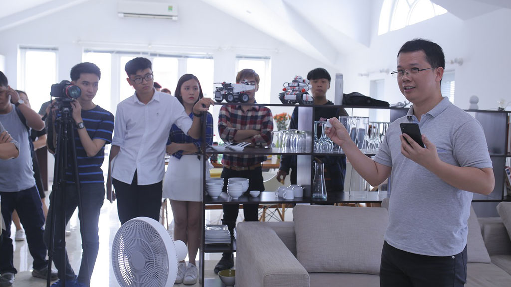 Xiaomi ra mắt máy hút bụi tự động Mi Robot Vacuum tại Việt Nam, giá 7.292.000 đồng H9jLT