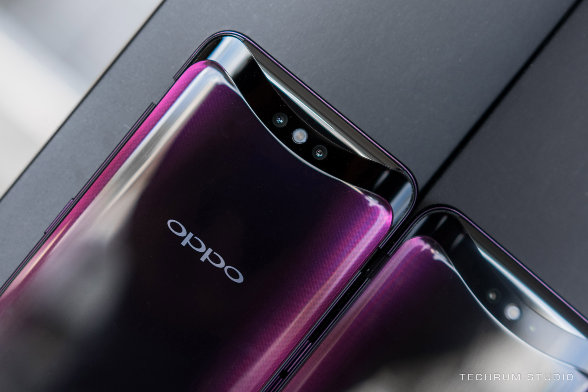 Mở hộp và trên tay "siêu phẩm" OPPO Find X: Smartphone có thiết kế đẹp nhất hiện tại HkpzH