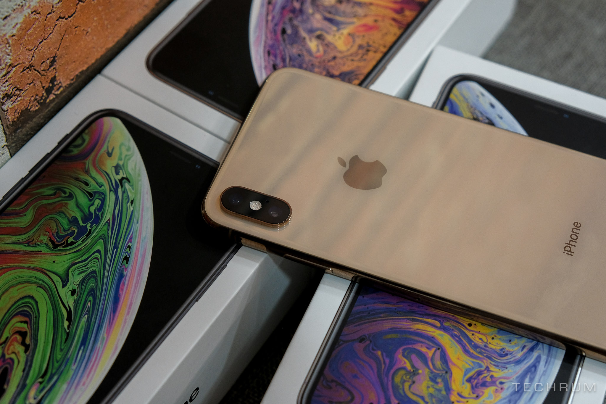 iPhone Xs/Xs Max về Việt Nam từ rất sớm, có bản 2 sim "vật lý" MxIVU