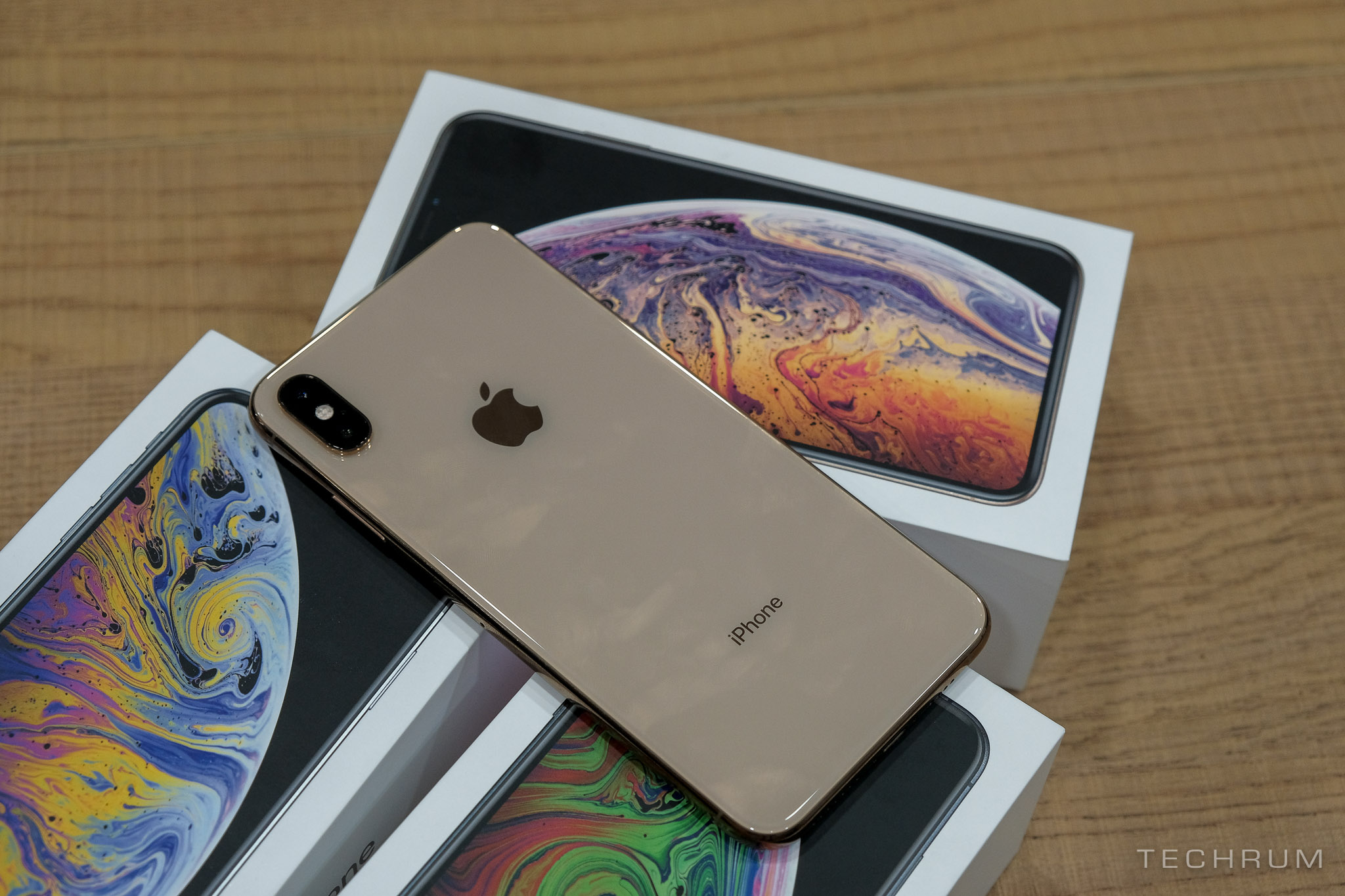 iPhone Xs/Xs Max về Việt Nam từ rất sớm, có bản 2 sim "vật lý" MxZqR