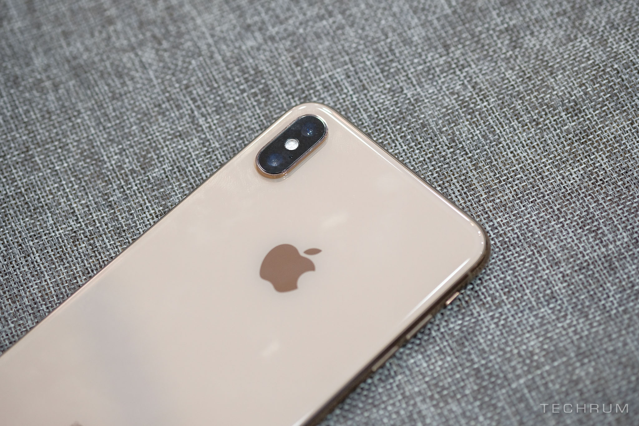 iPhone Xs/Xs Max về Việt Nam từ rất sớm, có bản 2 sim "vật lý" MxiSY