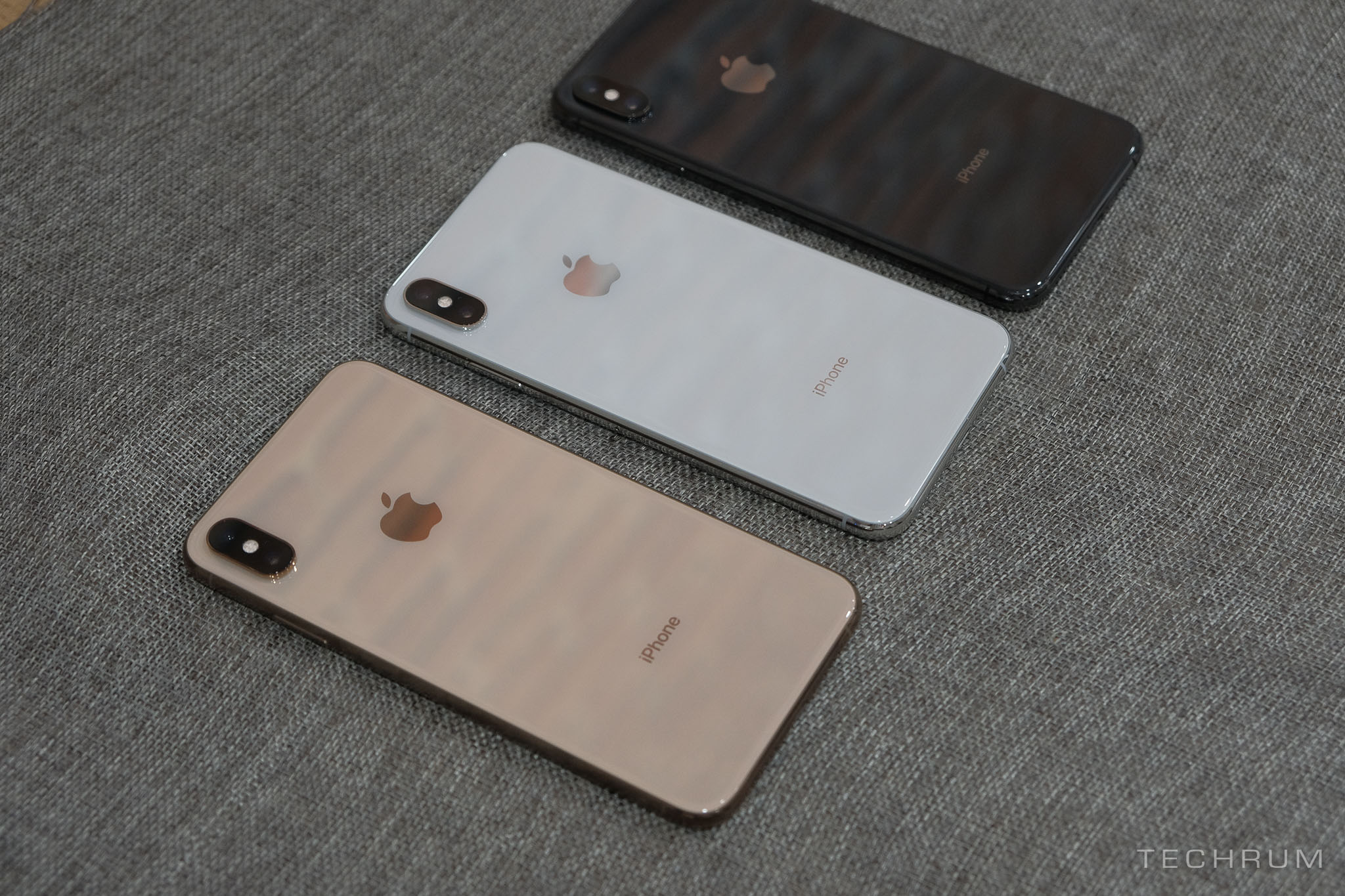 iPhone Xs/Xs Max về Việt Nam từ rất sớm, có bản 2 sim "vật lý" MxpK5