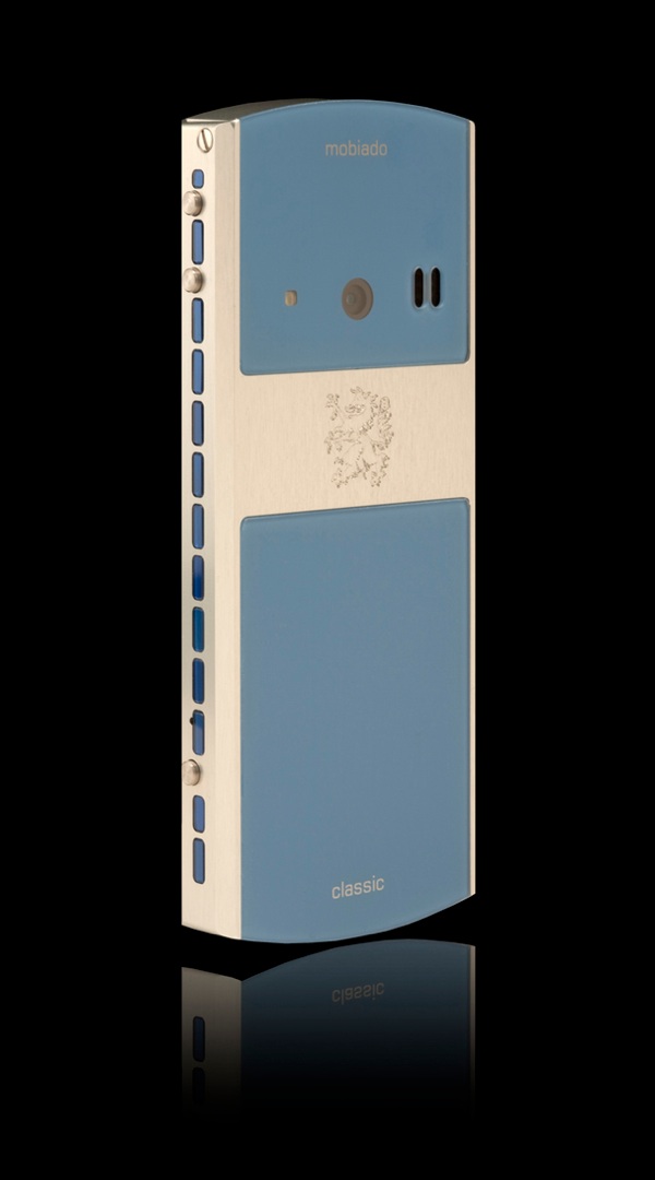 Mobiado bổ sung 3 màu mới cho dòng Classic 712 ZAF 97594c0694b93afa5_CLASSIC_712_blue_back_angle