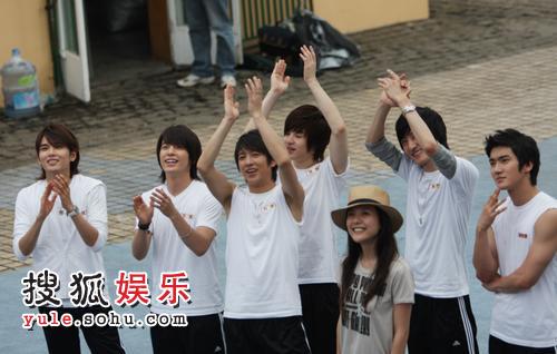 [PIX] 080507 SJ-M FILMING A GAME SHOW Img256728459